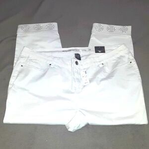 Avenue White Denim Crop Size 24
